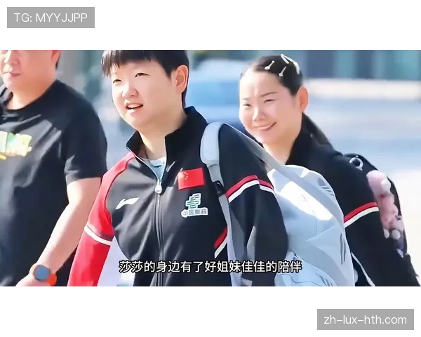 何卓佳训练完直接拎着爱马仕去吃路边摊？
